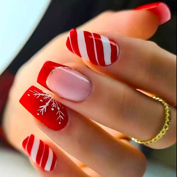 Christmas Press On Nails - Picture 1 of 9